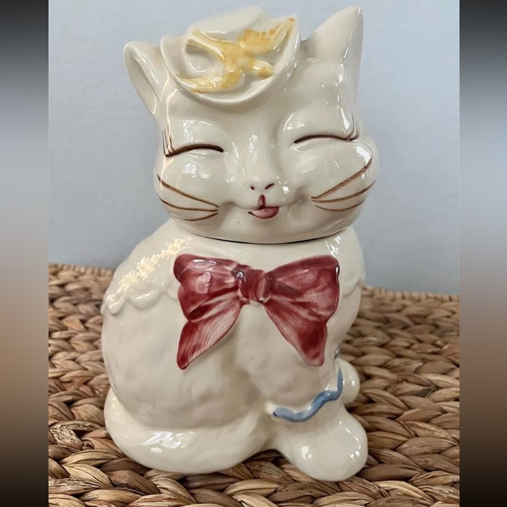 Vintage 1940s Shawnee pottery puss n boots cookie jar